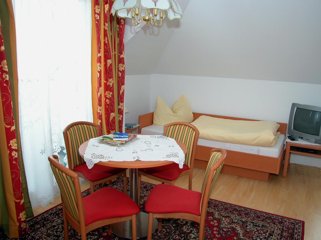Pension Hiesel-Villa Untersbergblick Anthering ห้อง รูปภาพ
