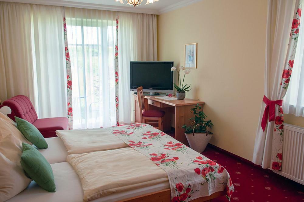 Pension Hiesel-Villa Untersbergblick Anthering ภายนอก รูปภาพ