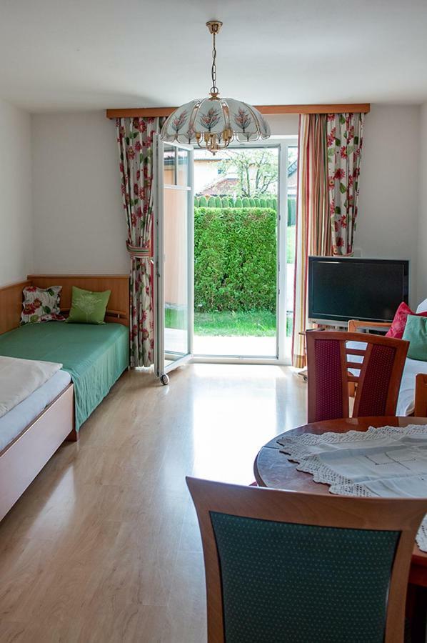 Pension Hiesel-Villa Untersbergblick Anthering ภายนอก รูปภาพ