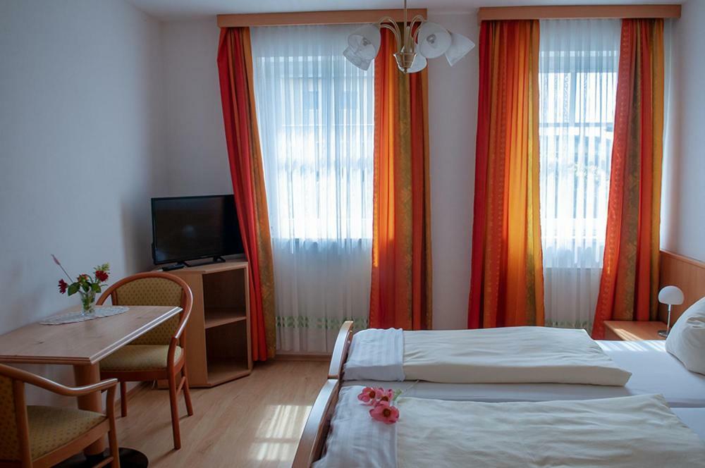 Pension Hiesel-Villa Untersbergblick Anthering ภายนอก รูปภาพ