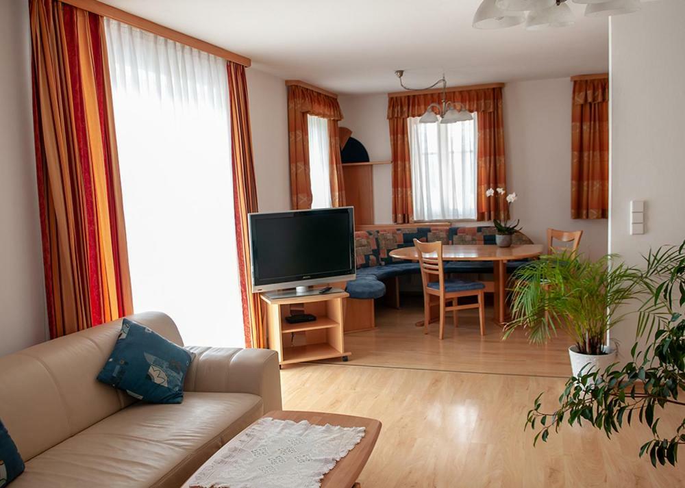 Pension Hiesel-Villa Untersbergblick Anthering ภายนอก รูปภาพ