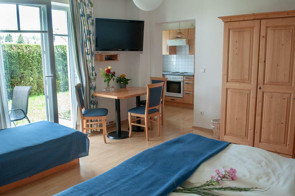 Pension Hiesel-Villa Untersbergblick Anthering ภายนอก รูปภาพ