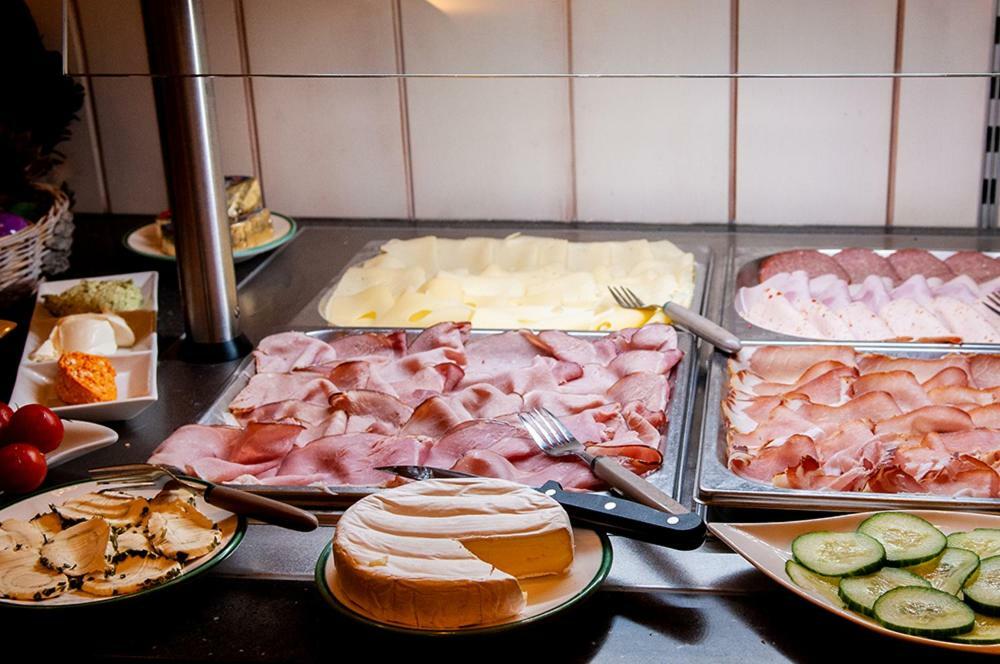 Pension Hiesel-Villa Untersbergblick Anthering ภายนอก รูปภาพ